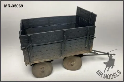 Sonderanhänger Ost 1,5 t für RSO (MR-35069) Detailgetreues Modellbauteil im Maßstab 1:35 Der Sonderanhänger Ost mit 1,5 Tonnen Nutzlast wurde speziell für den Einsatz mit dem Raupenschlepper Ost (RSO) konzipiert – und ist nun als hochwertiges Modell für