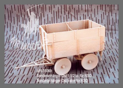 Sonderanhänger Ost 1,5 t für RSO (MR-35069) Detailgetreues Modellbauteil im Maßstab 1:35 Der Sonderanhänger Ost mit 1,5 Tonnen Nutzlast wurde speziell für den Einsatz mit dem Raupenschlepper Ost (RSO) konzipiert – und ist nun als hochwertiges Modell für