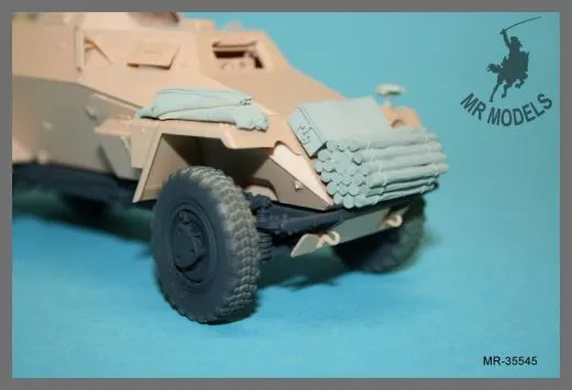 MR-35545 Gepäck und Ausrüstungsteile Sd.Kfz.221 (HOBBY BOSS)