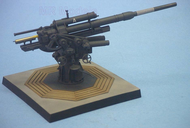 MR-35326  Static mount 8.8cm Flak 37 with diorama base
